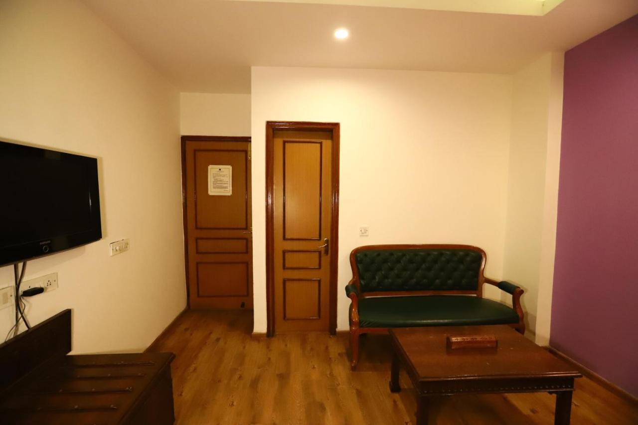 Hotel Ambica Palace Aiims New Delhi - Couple Friendly Local Id Accepted Exteriör bild