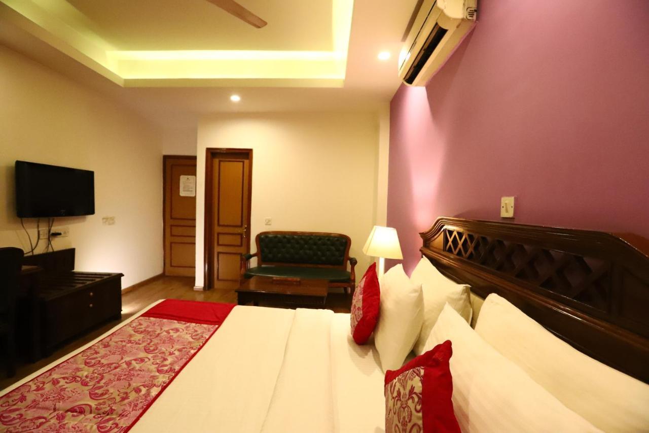 Hotel Ambica Palace Aiims New Delhi - Couple Friendly Local Id Accepted Exteriör bild