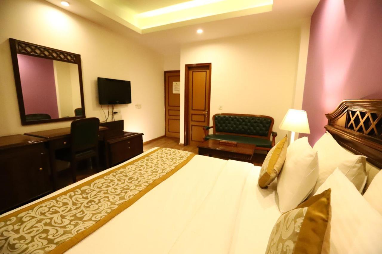 Hotel Ambica Palace Aiims New Delhi - Couple Friendly Local Id Accepted Exteriör bild