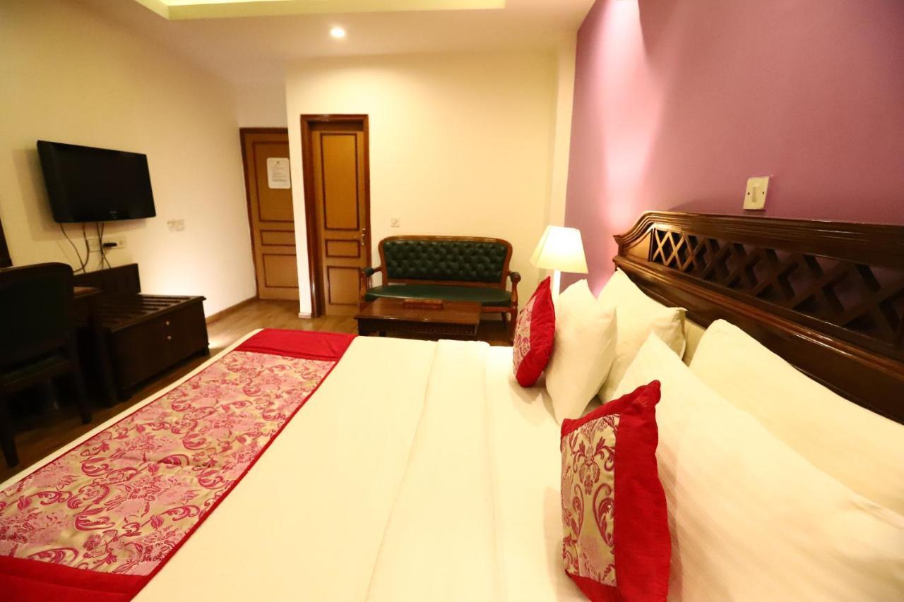 Hotel Ambica Palace Aiims New Delhi - Couple Friendly Local Id Accepted Exteriör bild